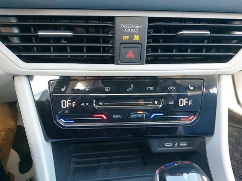 New 2026 Volkswagen Jetta SE FWD image 17
