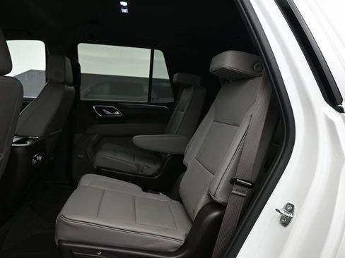 Certified 2024 GMC Yukon SLT w/ SLT Luxury Package image 24