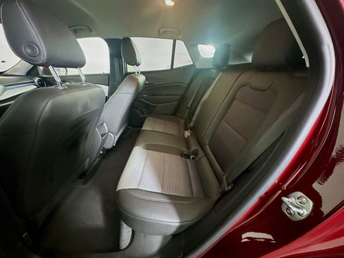 Used 2025 Chevrolet Trax LT w/ LT Convenience Package image 28