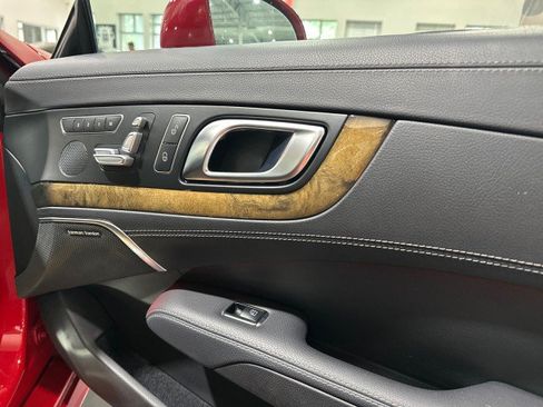 Used 2015 Mercedes-Benz SL 550 w/ Driver Assistance Package image 17