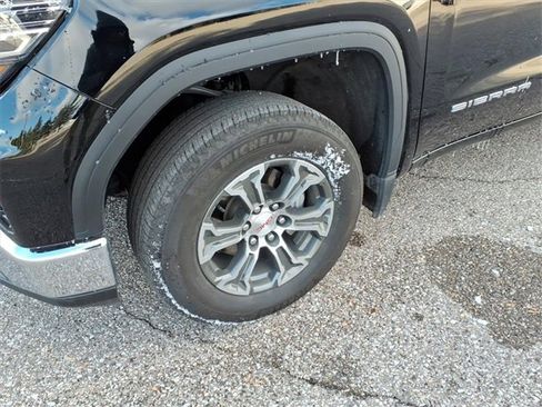 Used 2025 GMC Sierra 1500 SLT image 4