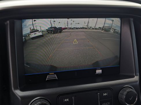 Used 2022 Chevrolet Colorado LT w/ Luxury Package RWD image 12