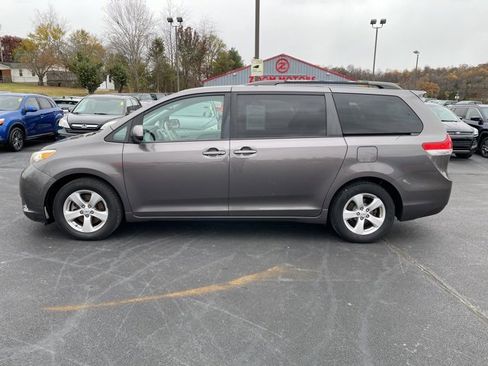 Used 2012 Toyota Sienna LE image 5