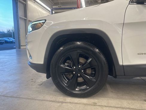 Used 2019 Jeep Cherokee Limited AWD/4WD image 32