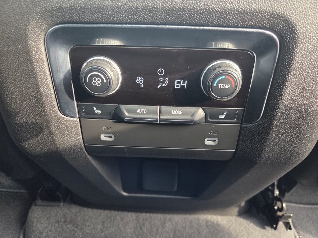 Used 2024 Chevrolet Tahoe Premier AWD/4WD image 33