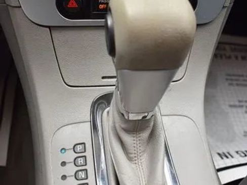 Used 2011 Chevrolet Malibu LS image 28