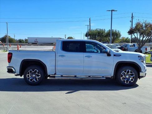 New 2026 GMC Sierra 1500 SLT image 2
