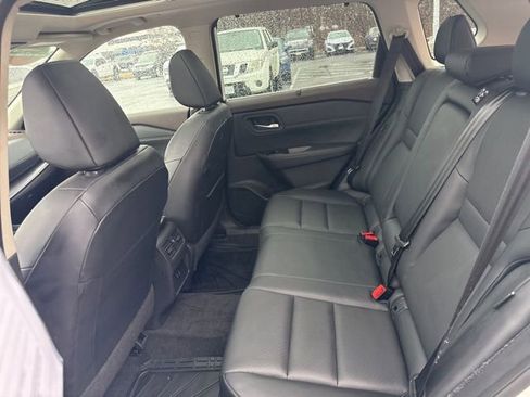 Used 2023 Nissan Rogue SV w/ SV Premium B Package image 14