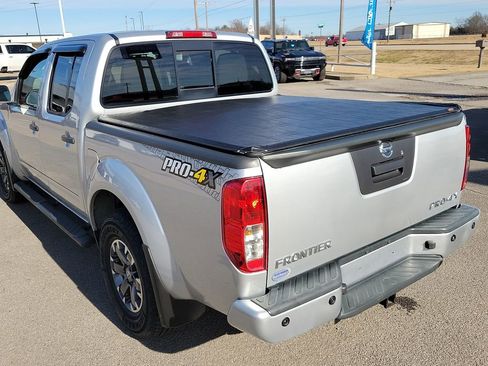 Used 2019 Nissan Frontier PRO-4X image 9