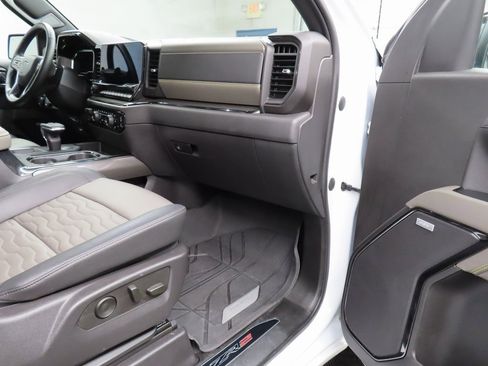 Used 2023 Chevrolet Silverado 1500 ZR2 image 34