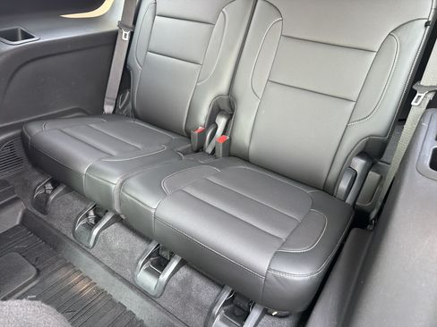 Certified 2020 GMC Acadia SLT w/ LPO, Floor Liner Package FWD image 21