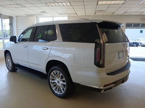 Used 2023 Cadillac Escalade Premium Luxury AWD/4WD image 3