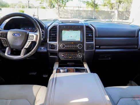 Used 2019 Ford Expedition Platinum image 16