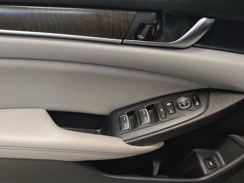 Used 2020 Honda Accord EX image 27