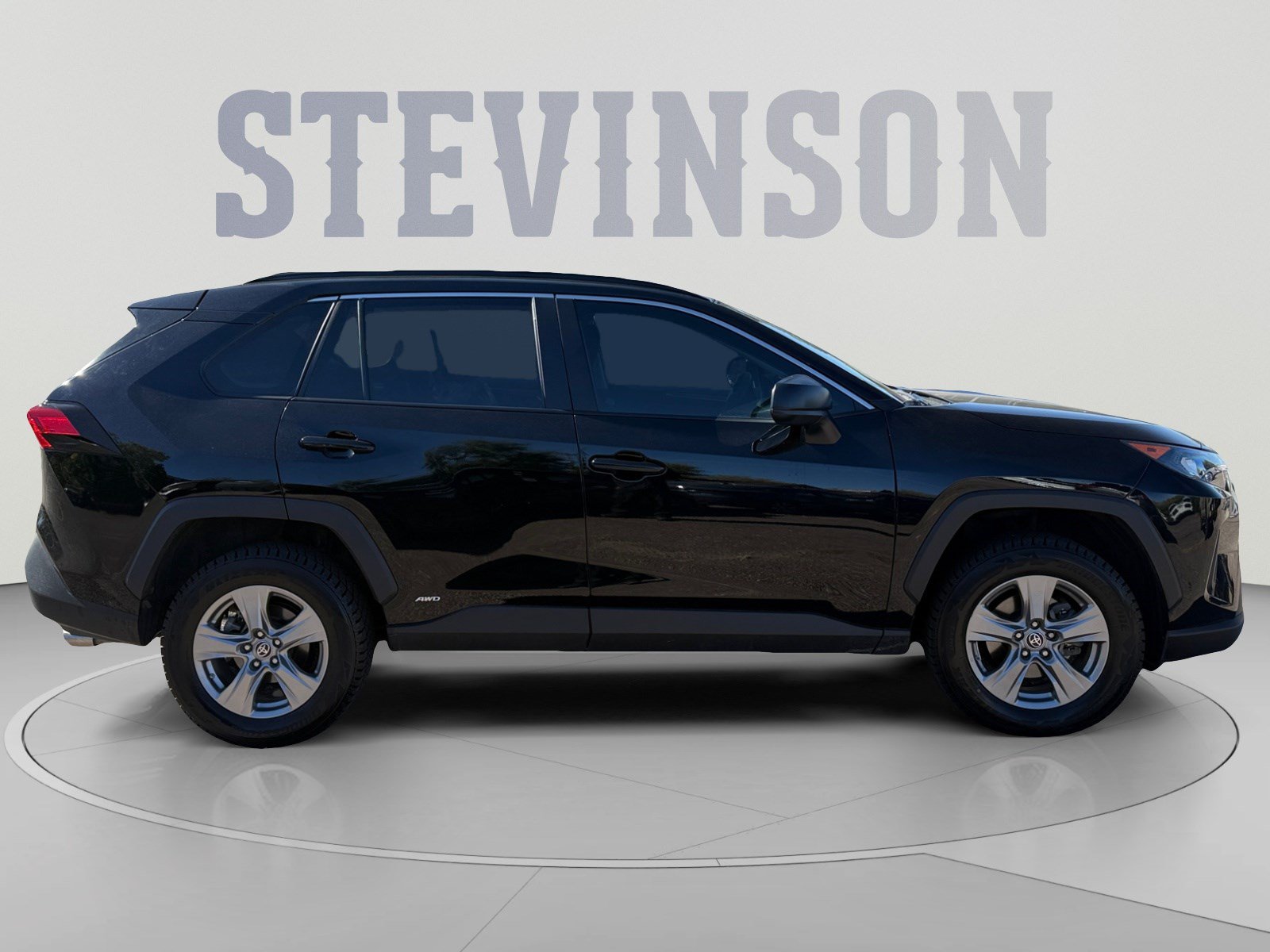 Used 2022 Toyota RAV4 LE AWD/4WD image 6