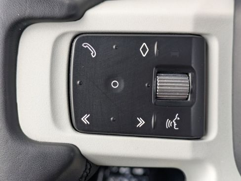 Used 2023 Land Rover Defender 110 X-Dynamic SE image 16