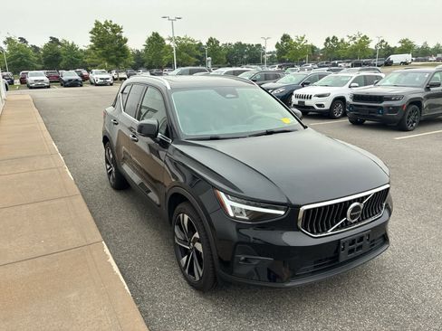 Used 2024 Volvo XC40 B5 Plus w/ Protection Package Premier AWD/4WD image 2