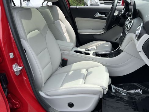 Used 2017 Mercedes-Benz GLA 250 4MATIC image 33