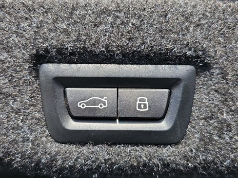 Used 2025 BMW i5 eDrive40i image 13