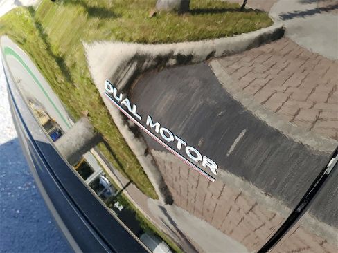 Used 2024 Tesla Model Y Performance image 7