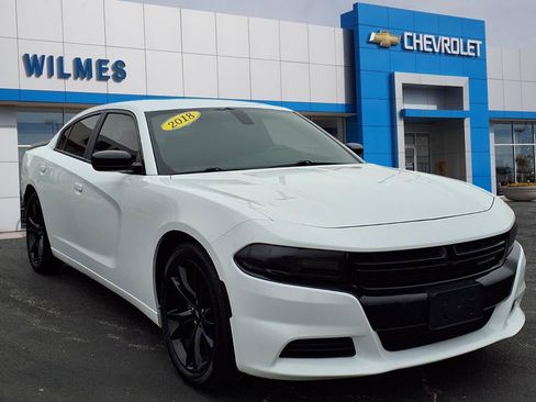 Used 2018 Dodge Charger SXT w/ Blacktop Package image 1