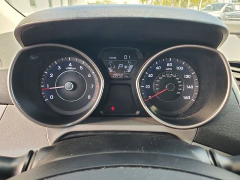 Used 2016 Hyundai Elantra SE image 16