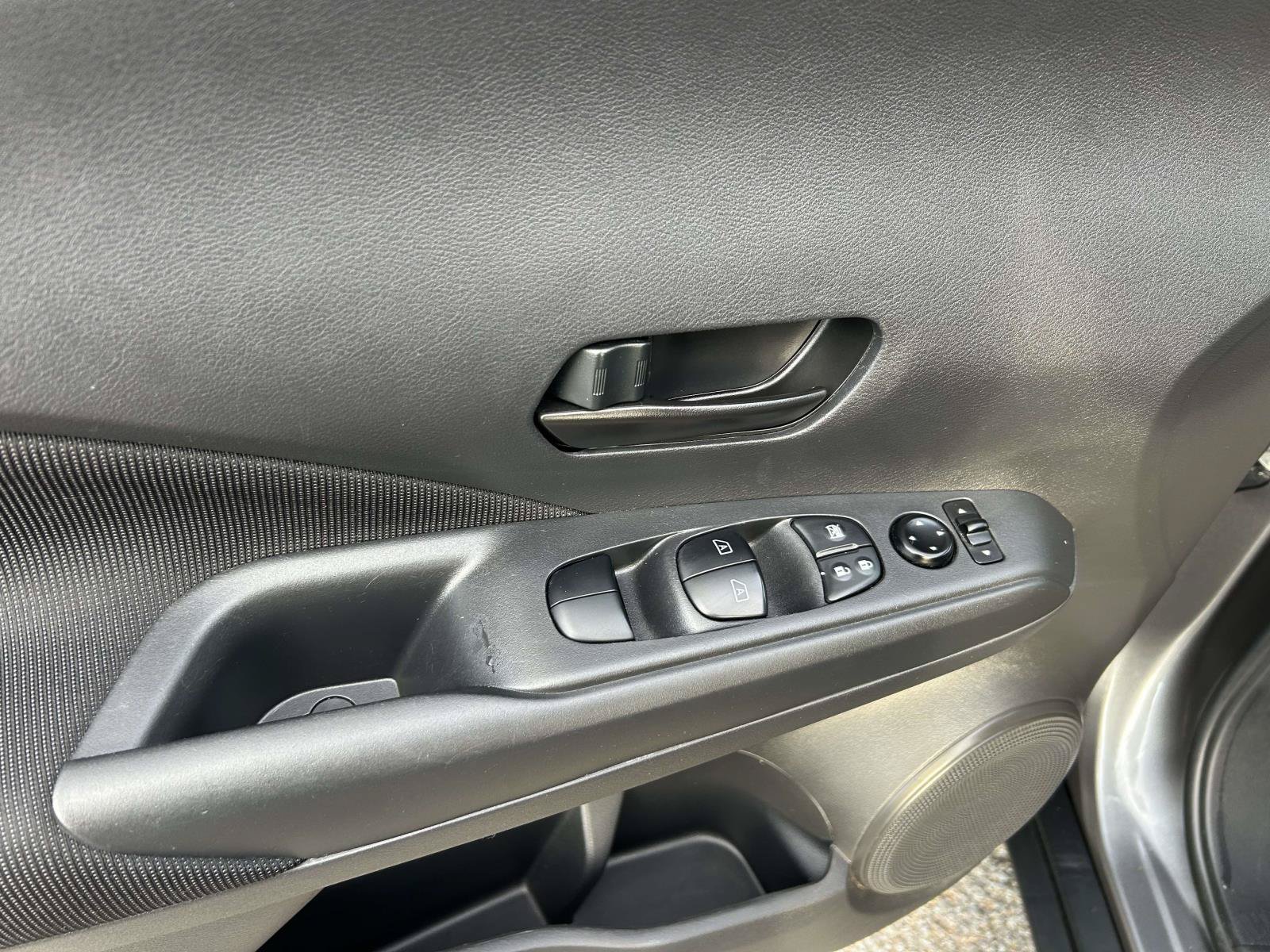 Used 2022 Nissan Kicks S FWD image 17