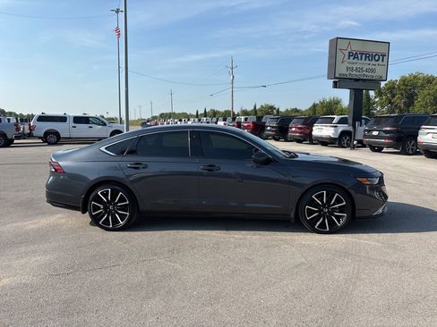 Used 2024 Honda Accord Touring image 2