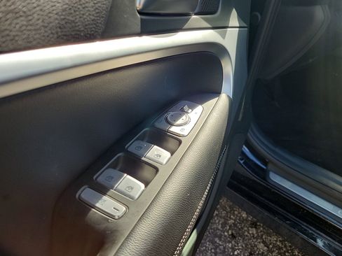 Used 2023 Genesis G70 2.0T image 25