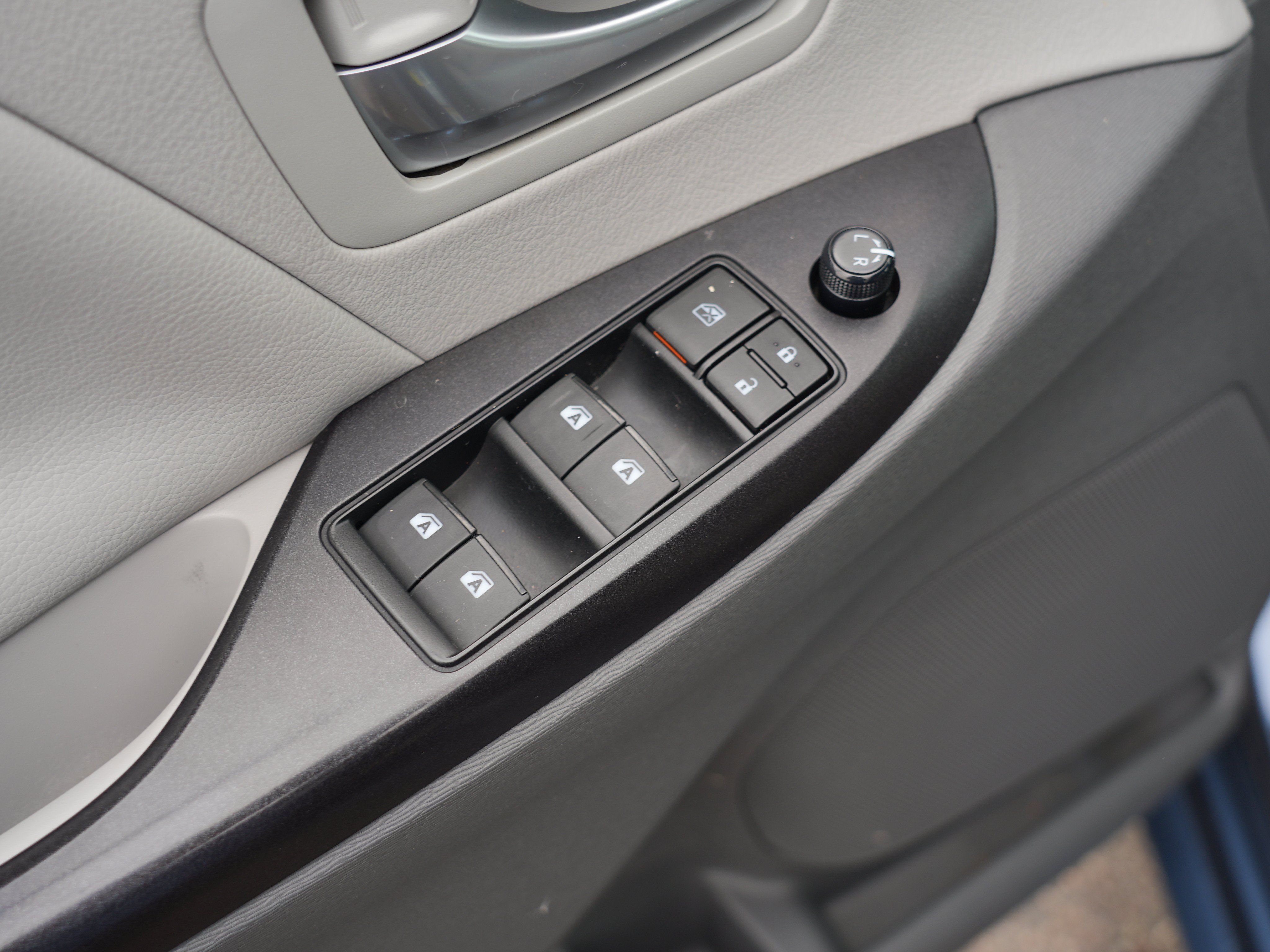 Used 2017 Toyota Sienna LE AWD/4WD image 15