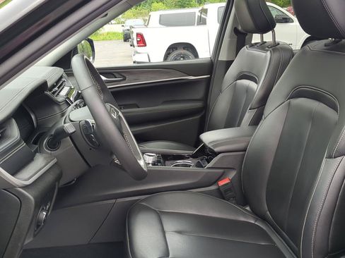 Used 2023 Jeep Grand Cherokee Limited AWD/4WD image 7