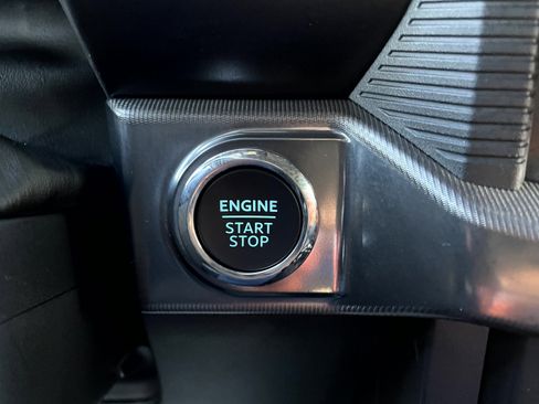 Used 2025 Ford F150 Lariat w/ Equipment Group 502A High image 17