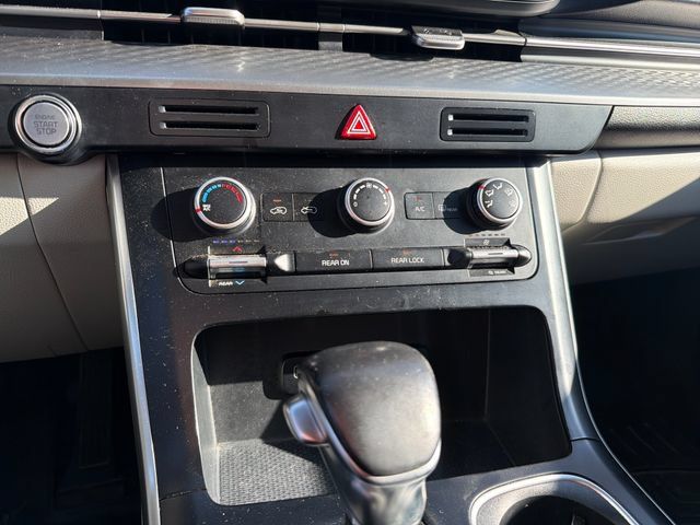 Used 2023 Kia Carnival LX FWD image 19
