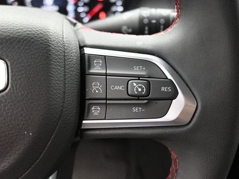 Used 2025 Jeep Compass Trailhawk image 32