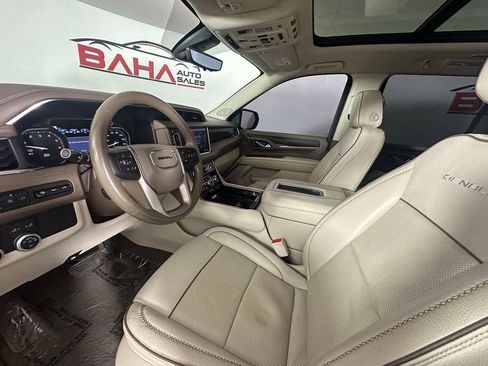 Used 2021 GMC Yukon Denali w/ Denali Premium Package image 12