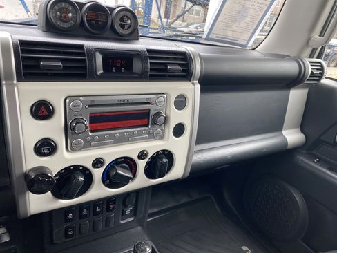 Used 2012 Toyota FJ Cruiser 4WD w/ Convenience Pkg image 13