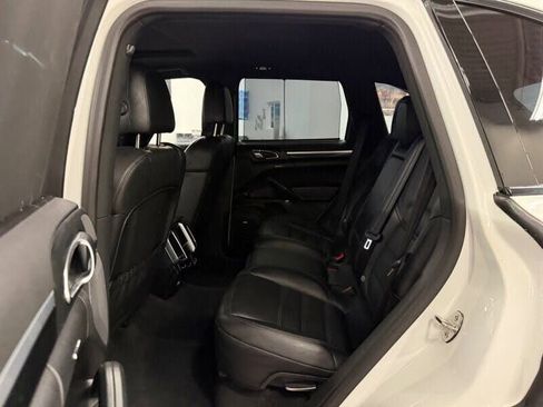 Used 2014 Porsche Cayenne Diesel AWD/4WD image 38