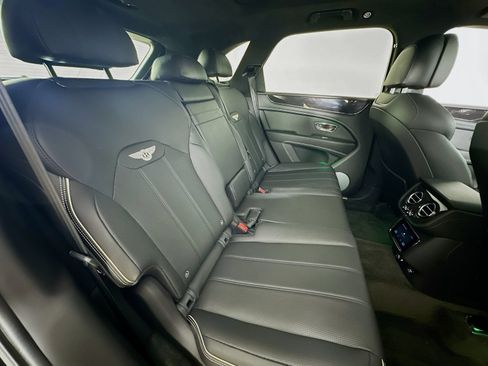 Used 2022 Bentley Bentayga AWD/4WD image 40