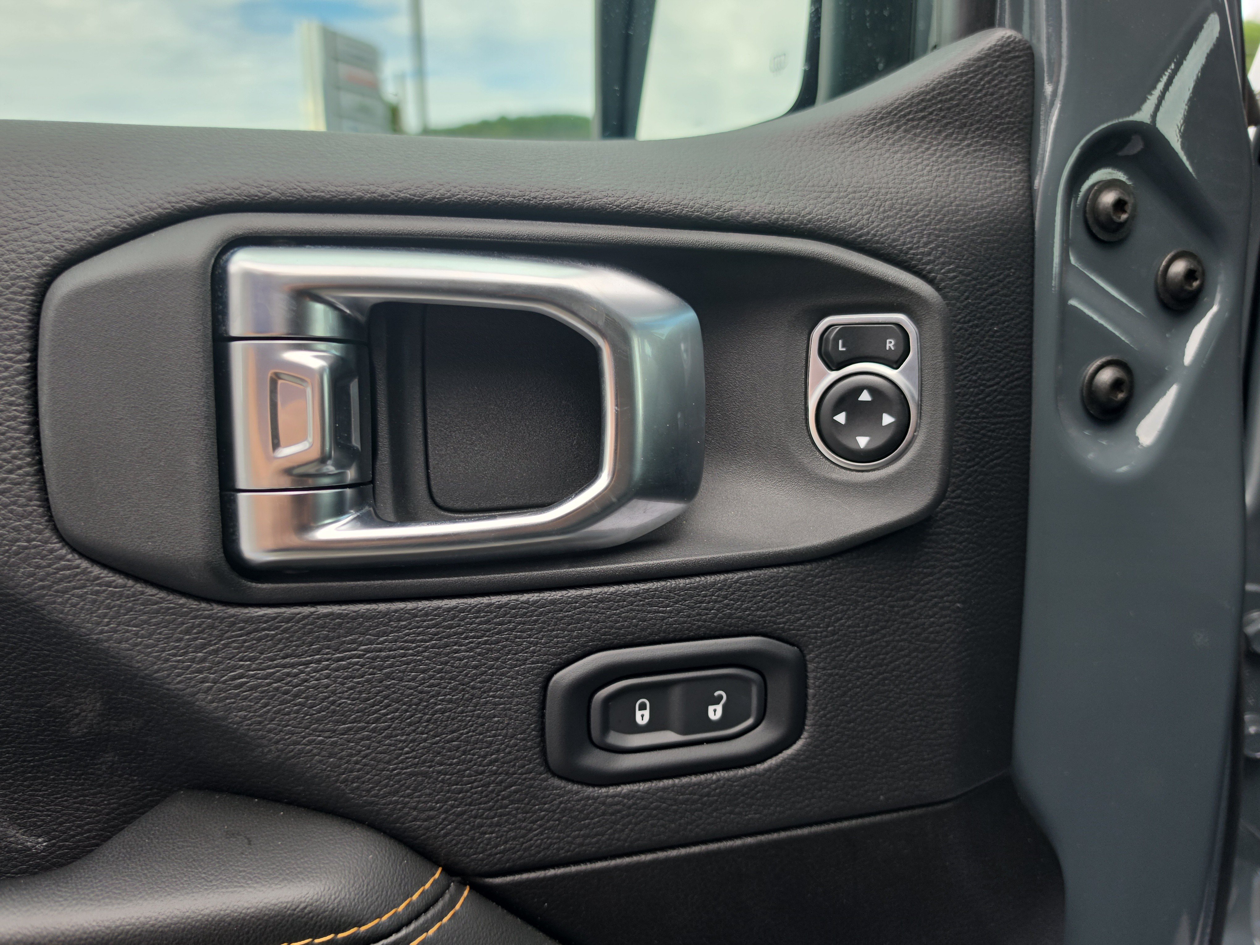 Used 2026 Jeep Wrangler Unlimited Sahara AWD/4WD image 18