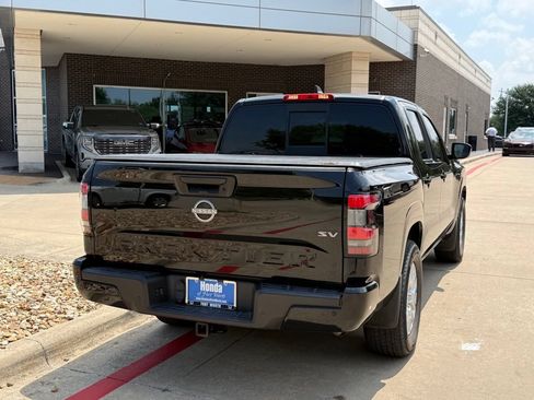 Used 2022 Nissan Frontier SV RWD image 6