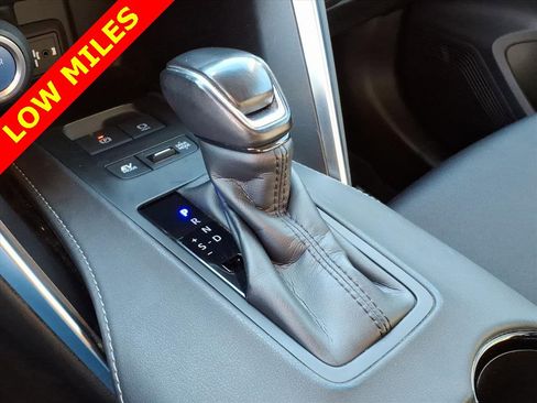 Used 2021 Toyota Venza LE w/ Carpet Mat Package (TMS) image 19