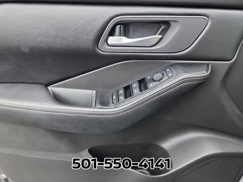 Used 2025 Nissan Rogue SV FWD image 32