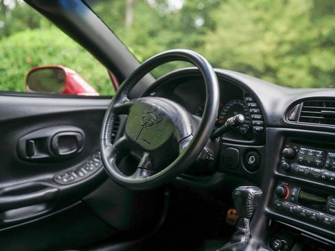 Used 2004 Chevrolet Corvette Convertible w/ Preferred Equipment Group RWD image 56