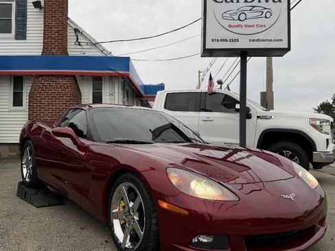 Used 2007 Chevrolet Corvette Coupe w/ Performance Package RWD image 9
