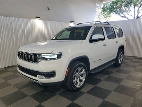 Used 2022 Jeep Wagoneer Series II image 3