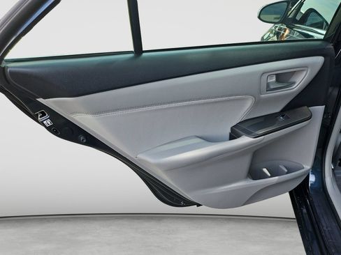 Used 2015 Toyota Camry XLE FWD image 33