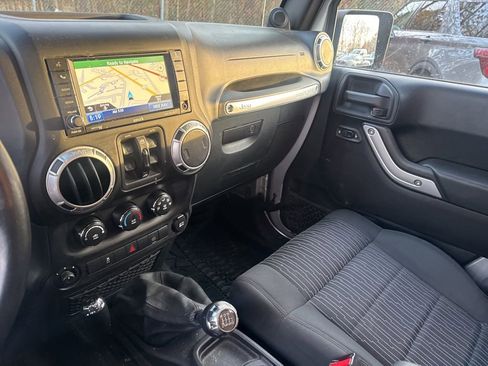 Used 2012 Jeep Wrangler Unlimited Sahara image 18