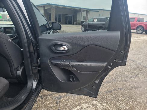 Used 2015 Jeep Cherokee Latitude w/ Comfort/Convenience Group image 29