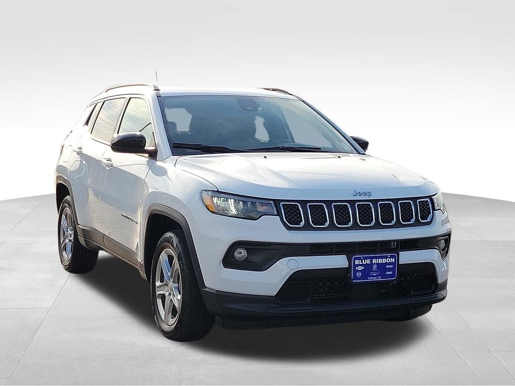 Used 2024 Jeep Compass Latitude AWD/4WD image 1