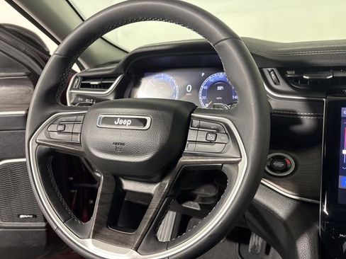 Used 2023 Jeep Grand Cherokee Limited image 21